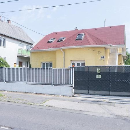 Hi-Bp Garden City Batsanyi Apartment 3 Rooms, Apartment Upstairs Near The City Train With Free Parking Budapest Esterno foto