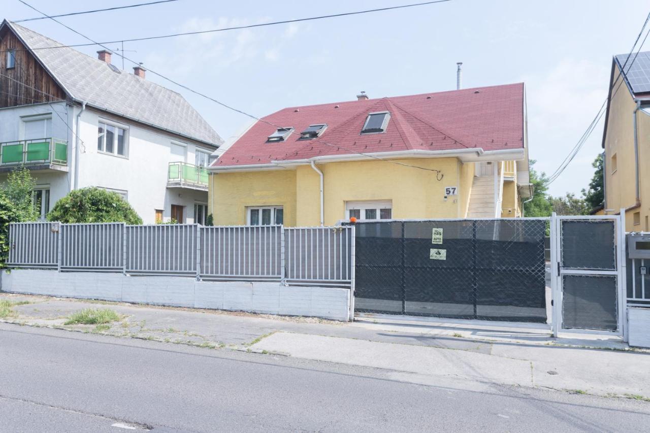 Hi-Bp Garden City Batsanyi Apartment 3 Rooms, Apartment Upstairs Near The City Train With Free Parking Budapest Esterno foto