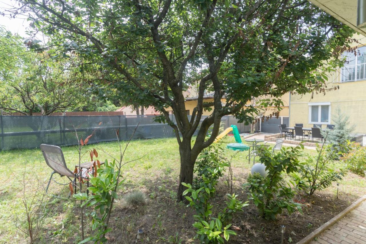 Hi-Bp Garden City Batsanyi Apartment 3 Rooms, Apartment Upstairs Near The City Train With Free Parking Budapest Esterno foto